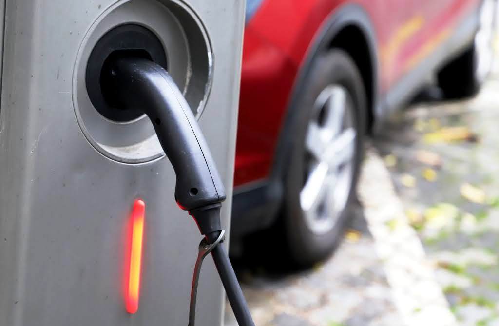 Ovplyvňuje záujem o elektromobily viac cena benzínu alebo elektriny?